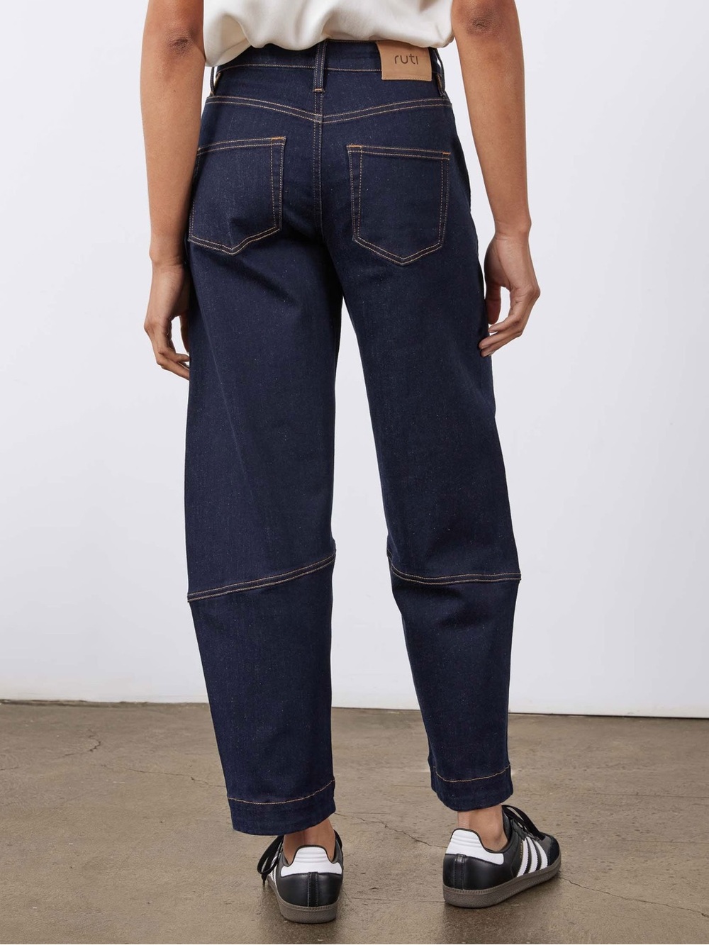 Ruti The Ultimate Barrel Leg Jeans 2.0 Nyx Dark Wash Size 14 Modern Taper NWT - Picture 2 of 11